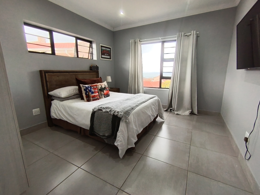 4 Bedroom Property for Sale in Wavecrest Eastern Cape